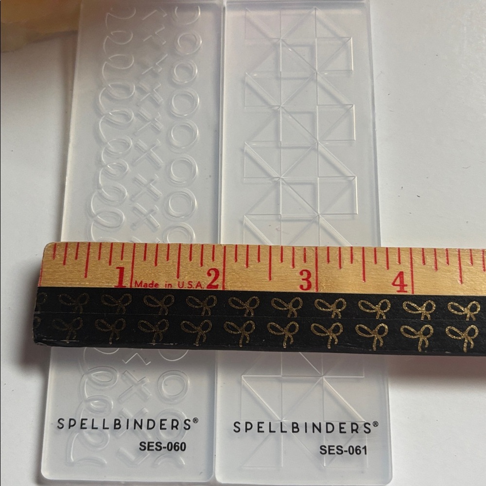 Spellbinders Embossing Folders Set - Picture 5 of 8